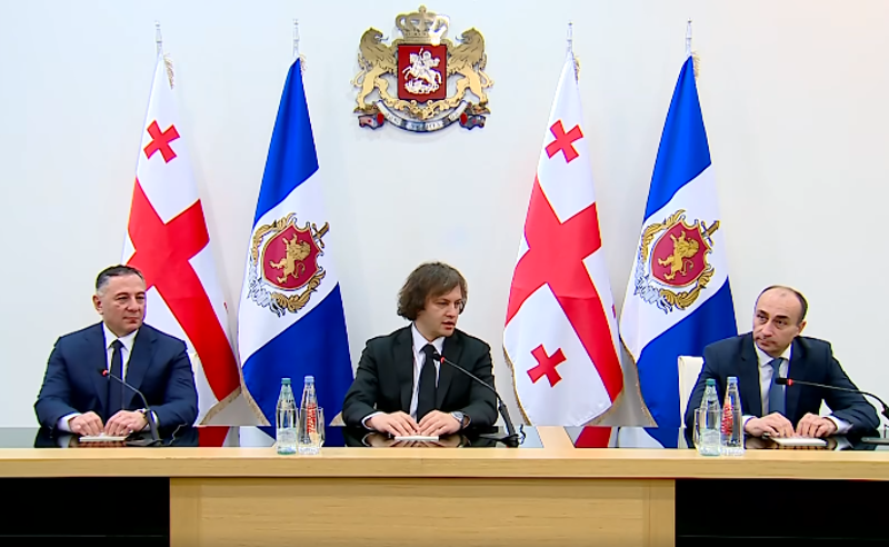 კადრებში, რომელიც ახალ მინისტრთან შეხვედრას ასახავს, "ხარება" არსად ჩანს