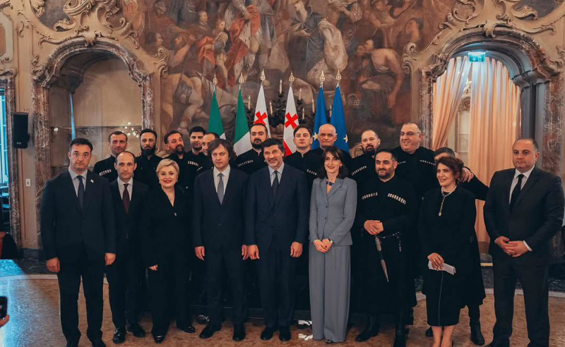 რატომ გახსნეს უკვე გახსნილი საკონსულო მეორედ მილანში? - რას ამბობენ "ოცნებაში" 