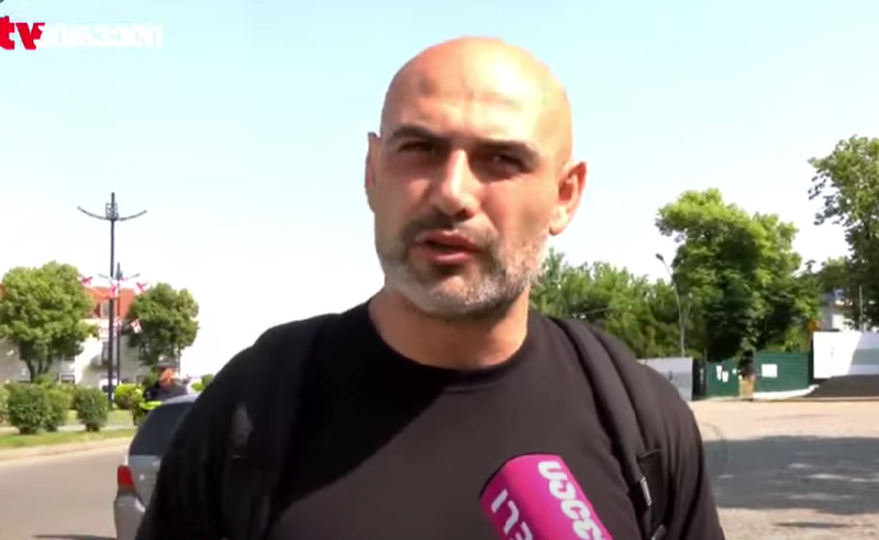 "სოლიდარობა ჩვენი პასუხისმგებლობაა, რადგან ხვალ შეიძლება ჩვენ დაგვიჭირონ" - გიორგი ბოჭორიშვილი მათე დევიძის მხარდამჭერ აქციაზე იმყოფება 
