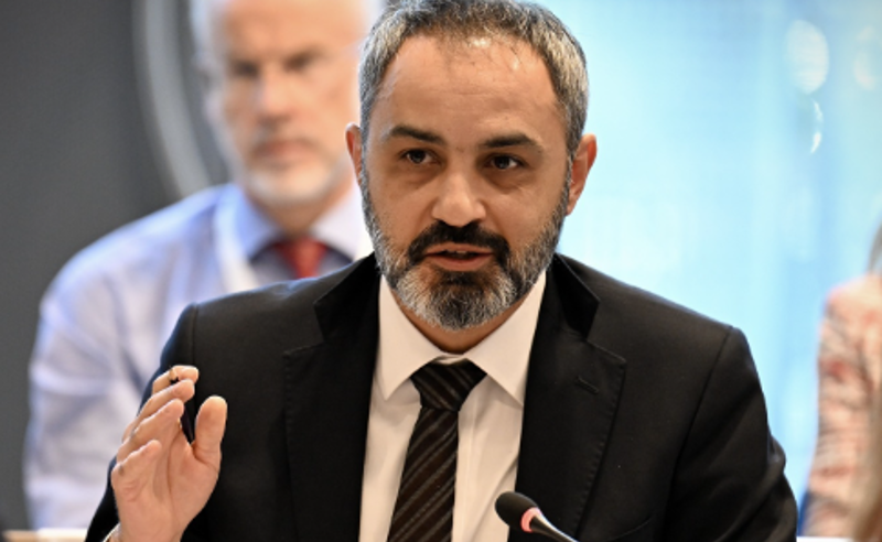 "მითხრეს, ხელმძღვანელობისგან განსხვავებული აზრის ქონა საჯარო სამსახურთან შეუთავსებელიაო" - საგარეო კიდევ ერთმა თანამშრომელმა დატოვა
