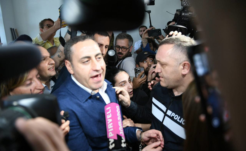 Giorgi Vaşadze partiya ofisində saxlanılıb