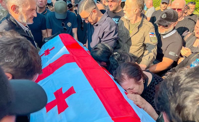 უკრაინაში გარდაცვლილი ვანო ნადირაძის დედა განცხადებას ავრცელებს