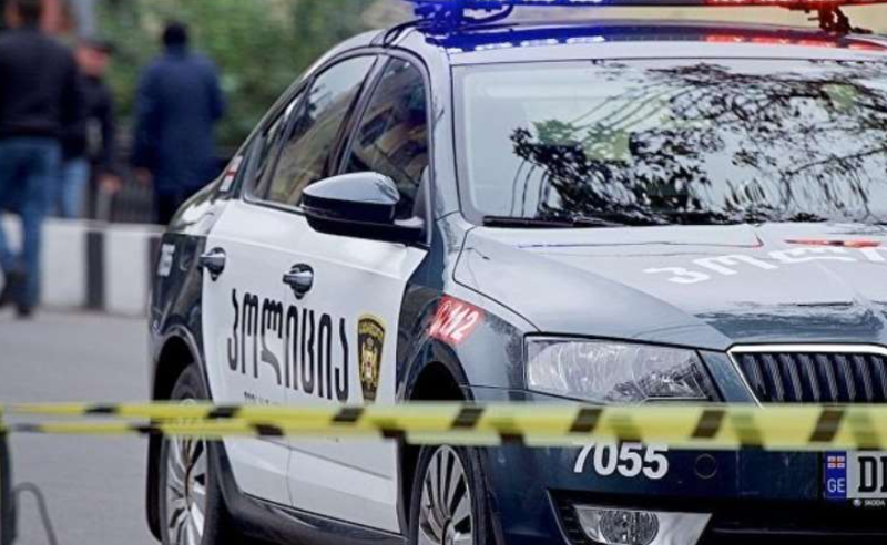 Baş verən mübahisə bıçaqlanma ilə nəticələndi - Bir vətəndaş və bir polis bıçaqlandı