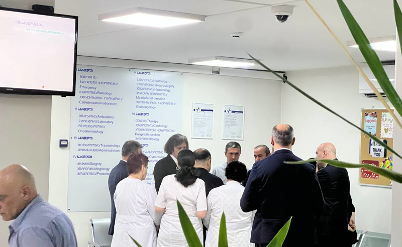 ირაკლი კობახიძე პირველ საუნივერსიტეტო კლინიკაში მივიდა