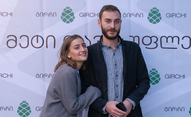 კოალიციის წევრები როკო მწყერაშვილი და თინათინ ბოლოკაძე გააჩერა პოლიციამ და ნარკოლოგიურ შემოწმებას ითხოვს