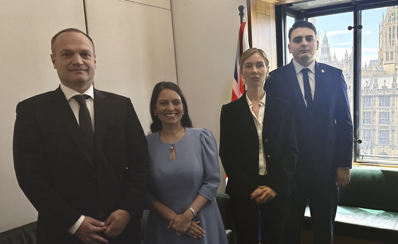 თინა ბოკუჩავა, პეტრე ცისკარიშვილი და ლევან სანიკიძე ბრიტანეთის ჩრდილოვან საგარეო საქმეთა მინისტრს, თემთა პალატის წევრს, პრიტი პატელს შეხვდნენ