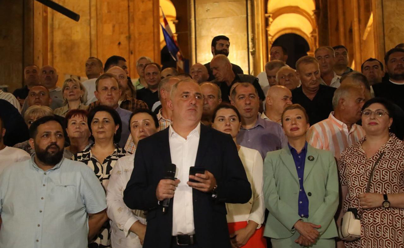  "ვაღიარებთ მხოლოდ ახალ რიგგარეშე საპარლამენტო არჩევნებს" - "კოალიცია ცვლილებისთვის" საკრებულოს დეპუტატები
