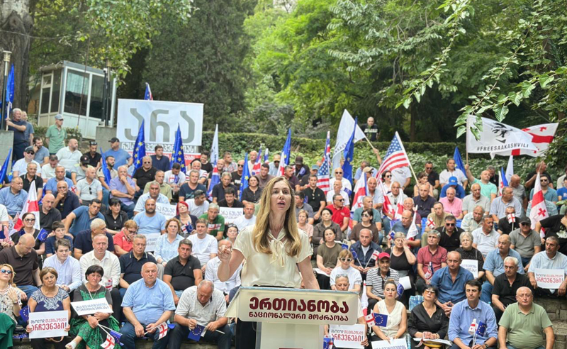 “ერთიანი ნაციონალური მოძრაობის” სახელით, 378 საკრებულოს წევრის სახელით მინდა ვთქვათ - არა 4 ოქტომბრის რუსულ სპეცოპერაციას - თინა ბოკუჩავა