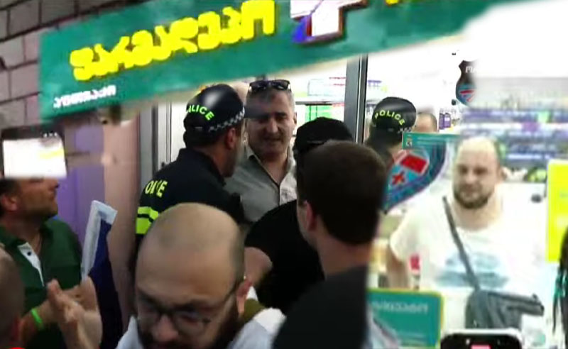 Tbilisidə etiraz yürüşü zamanı rusdilli şəxslərlə aksiya iştirakçıları arasında insident baş verib- Video