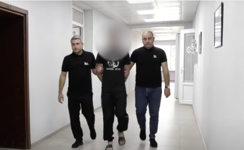 ურთიერთობის გაწყვეტის შემდეგ ქალს უთვალთვალებდა და ემუქრებოდა - შსს-მ 24 წლის კაცი დააკავა