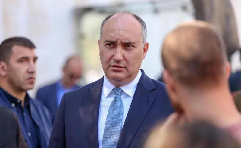 სუსმა ჯუანშერ ბურჭულაძის უახლოესი გარემოცვა დააკავა
