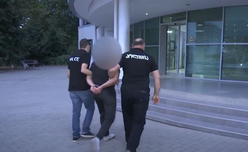 ცოლად შერთვის მიზნით, 19 წლის გოგოს თავისუფლება უკანონოდ აღუკვეთეს - დაკავებულია 2 პირი 