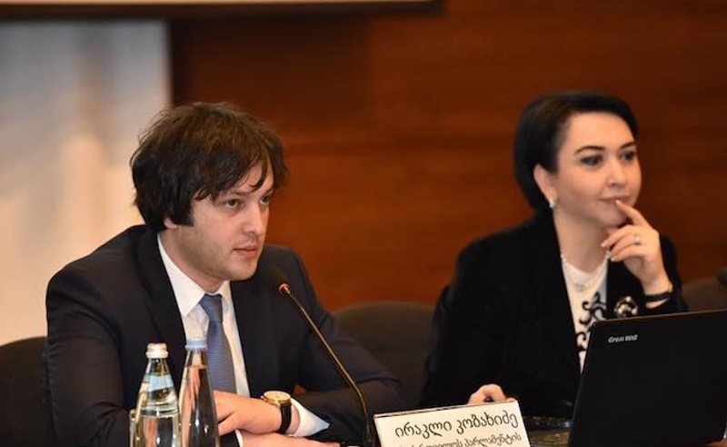 ეკა ბესელია კობახიძეს პასუხობს: "საკუთარ თავს გასცემს"