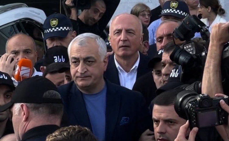 მამუკა ხაზარაძე: მე, ბადრი და სხვა ლიდერები, შესაძლოა, ჯერჯერობით, ციხეში ვართ, მაგრამ თქვენ შეგიძლიათ დაიწყოთ ქართველი ხალხის გამოყვანა „ოცნების“ ცუდი მმართველობის ციხიდან