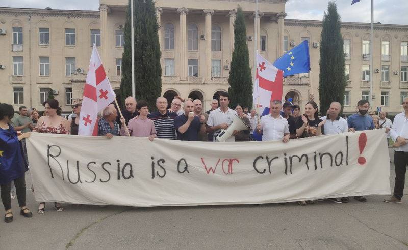 "რუსეთი ომის დამნაშავეა" - უწყვეტი პროტესტის მე-200 დღე გორში