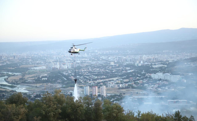 ავჭალაში ცეცხლის ჩაქრობა ამ დრომდე ვერ ხერხდება - ბოლო ცნობები სტიქიის ეპიცენტრიდან