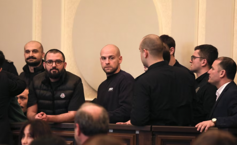 მოსამართლე გალუსტაშვილმა სინდისის 11 პატიმარს ბრალი გადაუკვალიფიცირა და ყველა მათგანი 2 წლით ციხეში გაუშვა