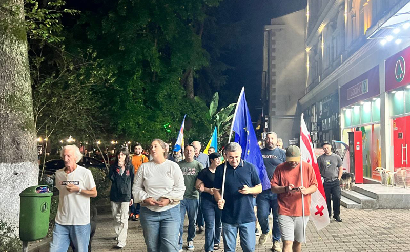 ზუგდიდში უწყვეტი პროტესტის 280-ე დღე ჯანო არჩაის და ლუკა ჯაბუას მიეძღვნა