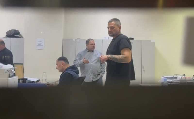დიღმის სამმართველოში ლაშა ბასლანძის გამოკითხვა იწყება - დაადებენ თუ არა ხელბორკილს "ოცნების" მხარდამჭერს
