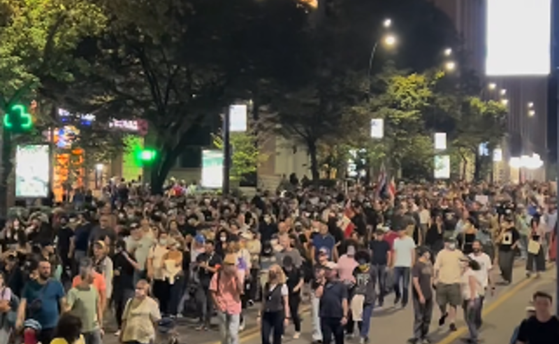 აქციის მონაწილეები მელიქიშვილიდან რუსთაველის გამზირისკენ მიემართებიან