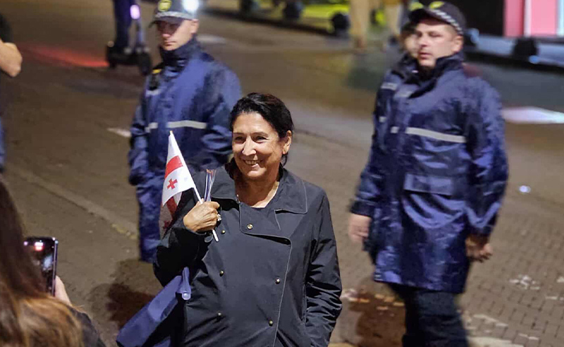 "ოცნებამ" საქართველო ევროპულ გზას ჩამოაშორა - მარშს საქართველოს მეხუთე პრეზიდენტი შეუერთდა