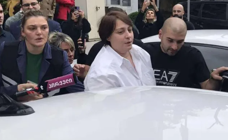 "ხოშტარიამ კალაძის ბანერს 570 ლარის ზიანი მიაყენა" - პოლიტიკოსს ბრალდება წარუდგინეს 
