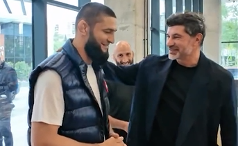 ძვირადღირებული "ფერარი" საჩუქრად და ფოტოსესია კალაძესთან - თბილისის მერი კადიროვის „საძმოს“ წევრს მასპინძლობს 