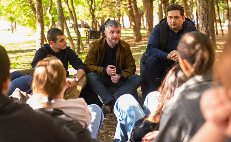 დასაქმება, ხელმისაწვდომი განათლება და ნარკოტიკებთან ბრძოლა - ირაკლი კუპრაძე ავჭალაში ახალგაზრდებს შეხვდა
