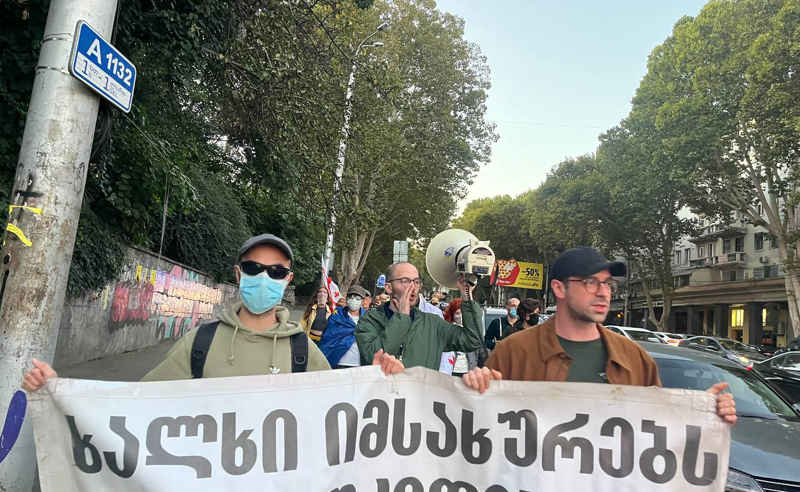 “ნინო უდანაშაულოა და უნდა გაათავისუფლონ“ - თბილისში ნინო დათაშვილის მხარდამჭერი მარში მიმდინარეობს