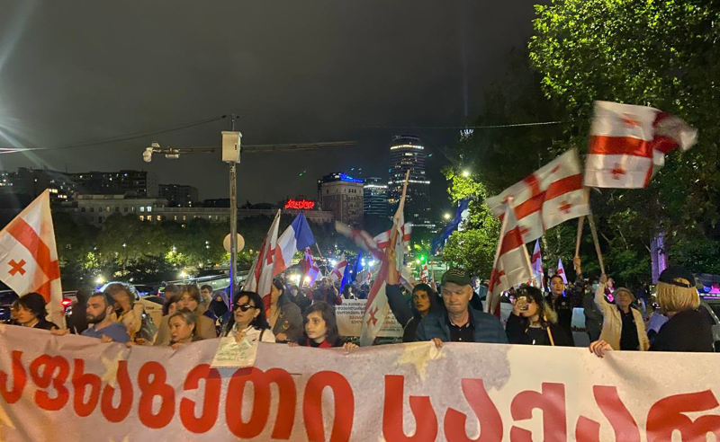  მსვლელობის მონაწილეებსა და სამართალდამცველებს შორის ვითარება დაიძაბა