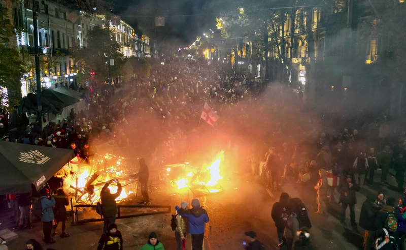 Associated Press: "ოცნება" რუსეთის მსგავსი რეპრესიებით მომიტინგეებს, უფლებადამცველებს და მედიას თავს ესხმის