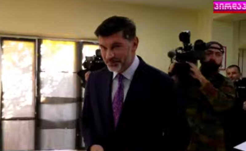 კახა კალაძე ხმის მისაცემად მარტო მივიდა
