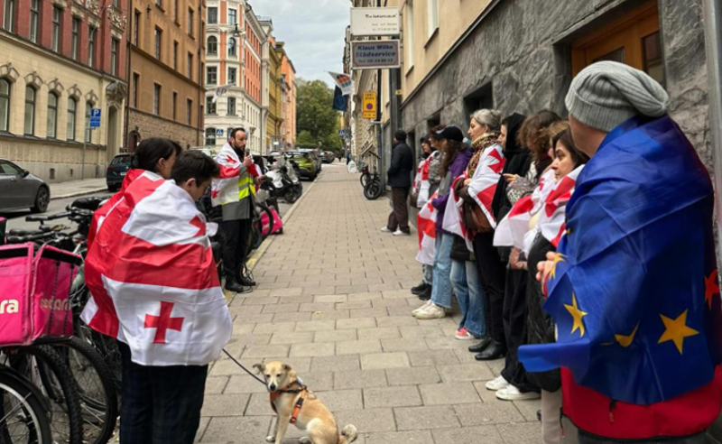 “თავისუფლება სინდისის პატიმრებს! ძირს რუსული დაკვეთების შემსრულებელი ოცნება" - ემიგრანტები სხვადასხვა ქვეყნებში აქციებს მართავენ