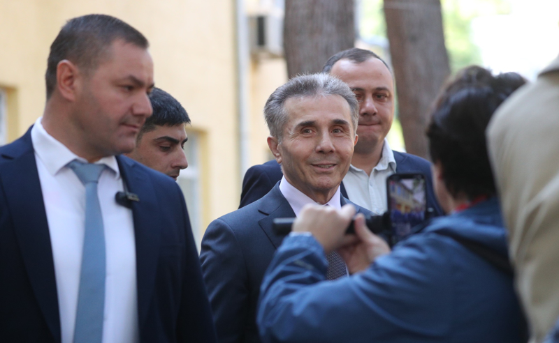 ივანიშვილი - როგორ შეიძლება 80 % პარტიას მხარს უჭერდეს და 10 000-მა კაცმა გადატრიალება მოახდინოს?