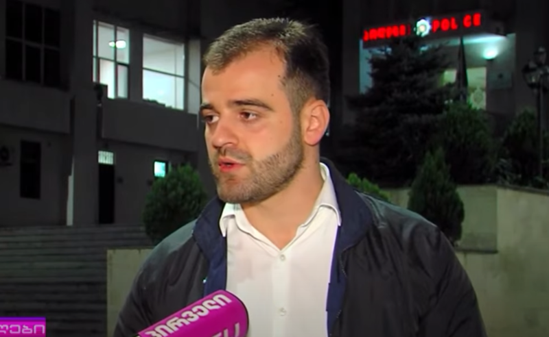 შეიყვანეს პრეზიდენტის სასახლეში და ფიზიკურად გაუსწორდნენ - დავით ჟღენტის ადვოკატი