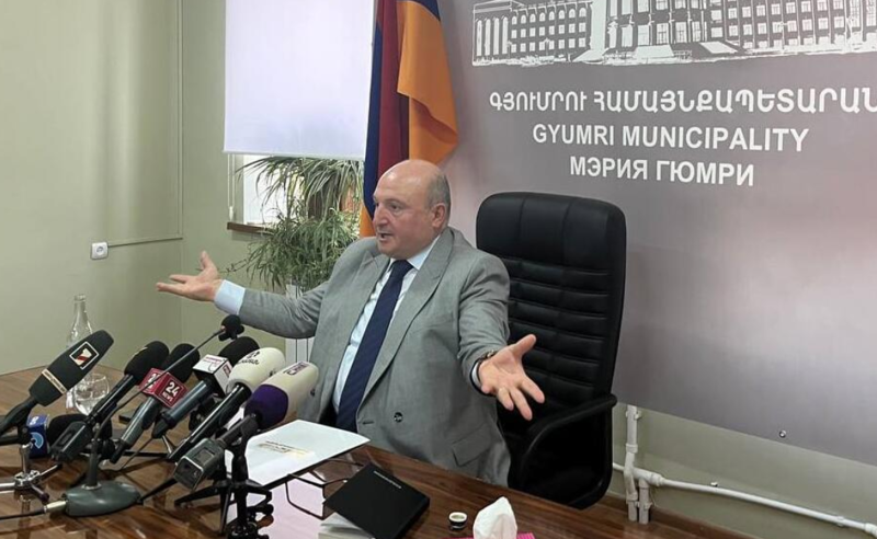სომხეთში გიუმრის მერი ქრთამის აღების ბრალდებით დააკავეს