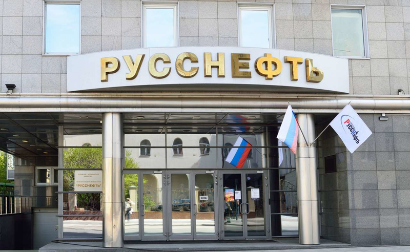 ეკონომისტები: რუსული ნავთობის შემოტანა შესაძლოა პოლიტიკურ გარიგებებსა და ომით სარგებლის მიღების სქემებს უკავშირდებოდეს