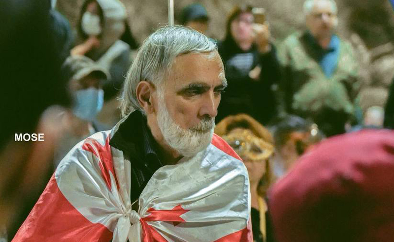სასამართლომ აქციების მონაწილე, პენსიონერს, გიორგი ვაჩაძეს სიტყვიერი შენიშვნა გამოუცხადა