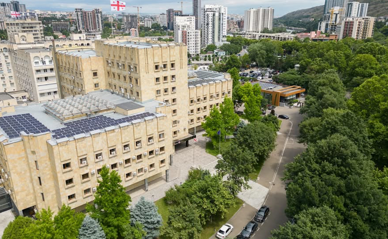 მოტყუებით გააფორმებინეს ნასყიდობის ხელშეკრულებები, დაეუფლნენ 328 952 ლარს - პროკურატურამ 2 პირს ბრალდება წარუდგინა