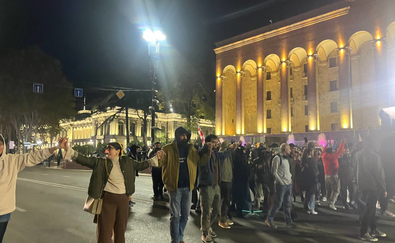 მოქალაქეებმა რუსთაველის გამზირზე გზა გადაკეტეს