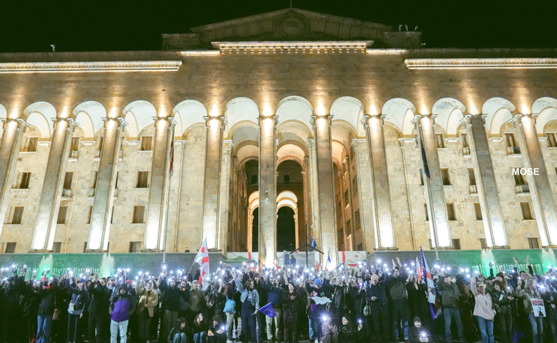 უწყვეტი პროტესტის 332-ე დღე - რუსთაველის გამზირი დღესაც გადაიკეტა