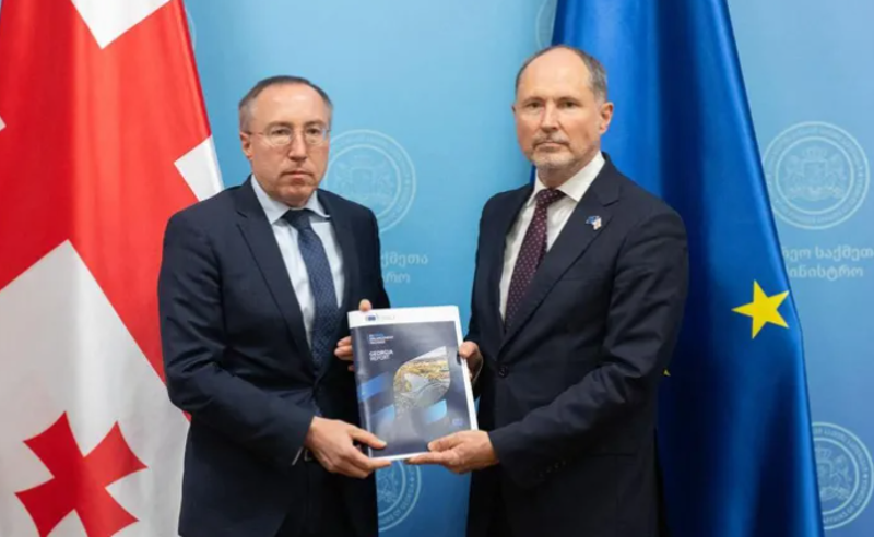 EU-ს წარმომადგენლობა: პაველ ჰერჩინსკიმ საქართველოს ხელისუფლებას 2025 წლის გაფართოების შესახებ ანგარიში გადასცა  