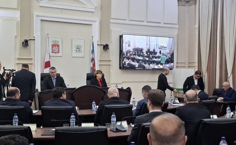 საკადრო ცვლილებები ბათუმის საკრებულოში - ირაკლი თავდგირიძემ და დავით მიქელაძემ პოსტები დატოვეს
