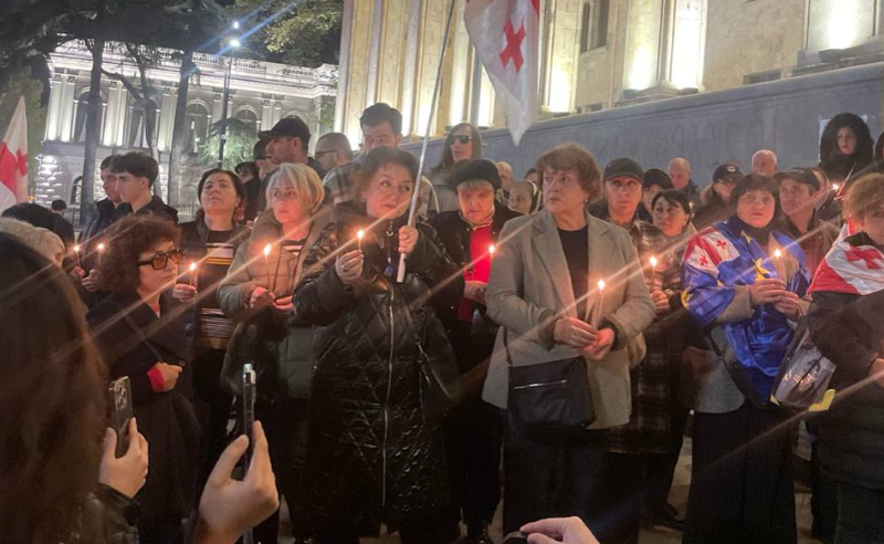 უწყვეტი პროტესტის 351-ე დღე - რა ხდება რუსთაველის გამზირზე