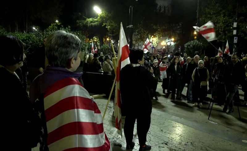 რუსთაველის გამზირზე უწყვეტი პროტესტი გრძელდება - მოქალაქეები მსვლელობას დღესაც გამართავენ
