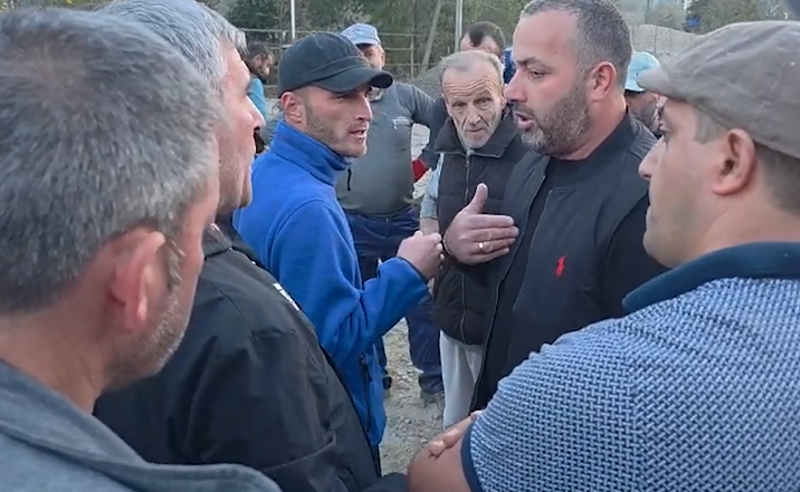 დაპირისპირება ბათუში - მახვილაურის დასახლებაში ადგილობრივები სამშენებლო სამუშაოებს აპროტესტებენ