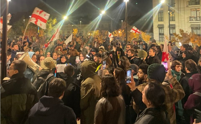 კობახიძის ინტერპელაციის წესით მოსმენის პარალელურად, პარლამენტთან საპროტესტო აქცია გაიმართება