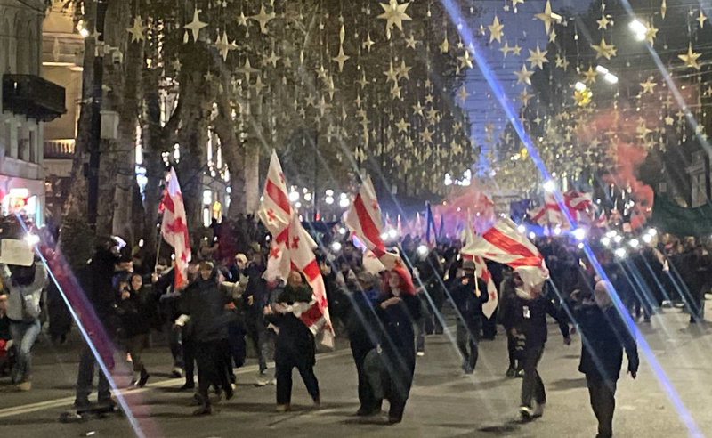 ქართველი ხალხის პროტესტი გაიმარჯვებს! - რუსთაველის გამზირი გადაიკეტა