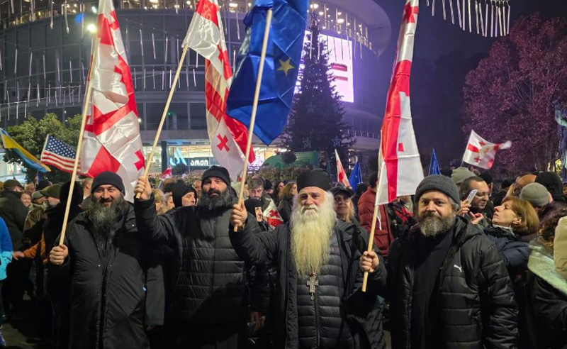 "დიდება თავისუფლებას" - არქიმანდრიტი დოროთე აქციაზე გაადღებულ ფოტოებს აქვეყნებს