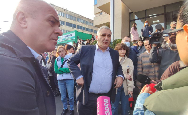 აქცია ჯანდაცვის სამინისტროსთან - კუნთოვანი დისტროფიით დაავადებული ბავშვების მშობლები წამალს ითხოვენ